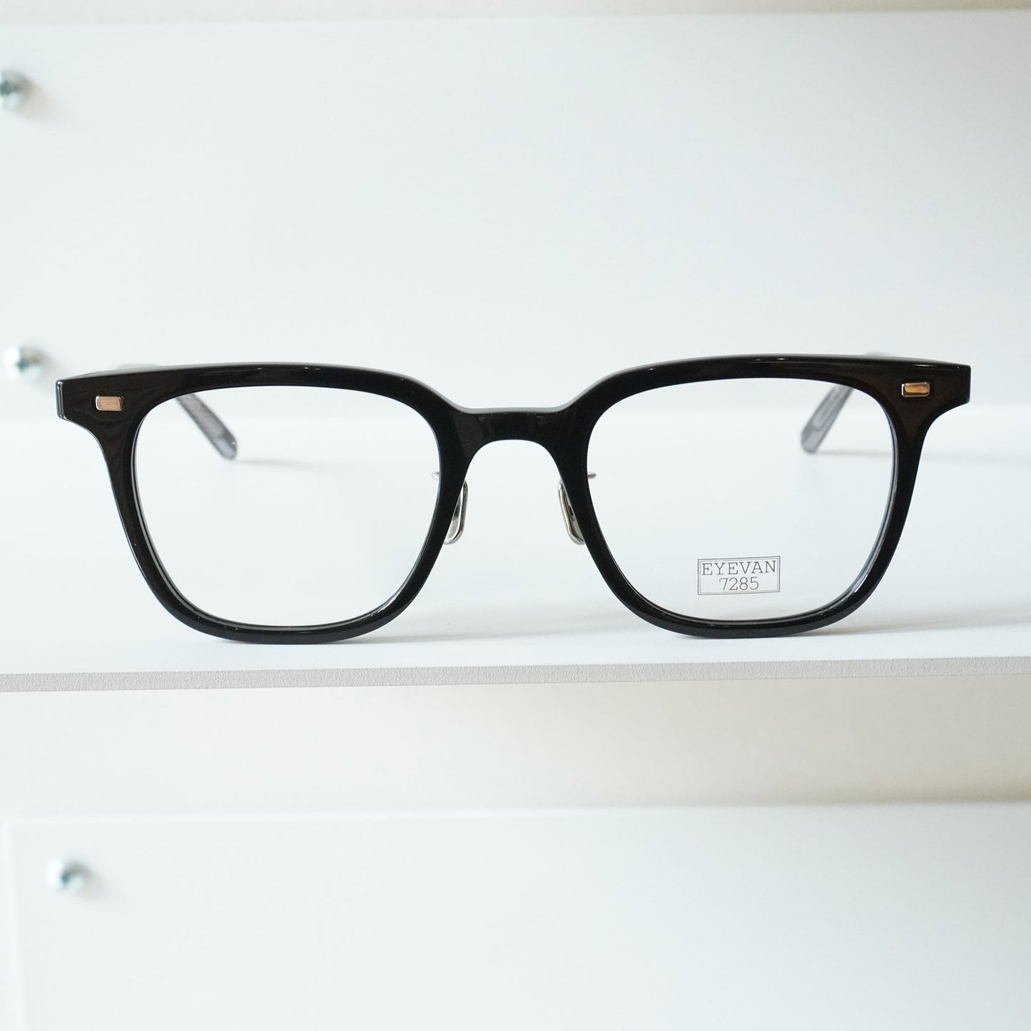 319 51 (100 - BLACK)