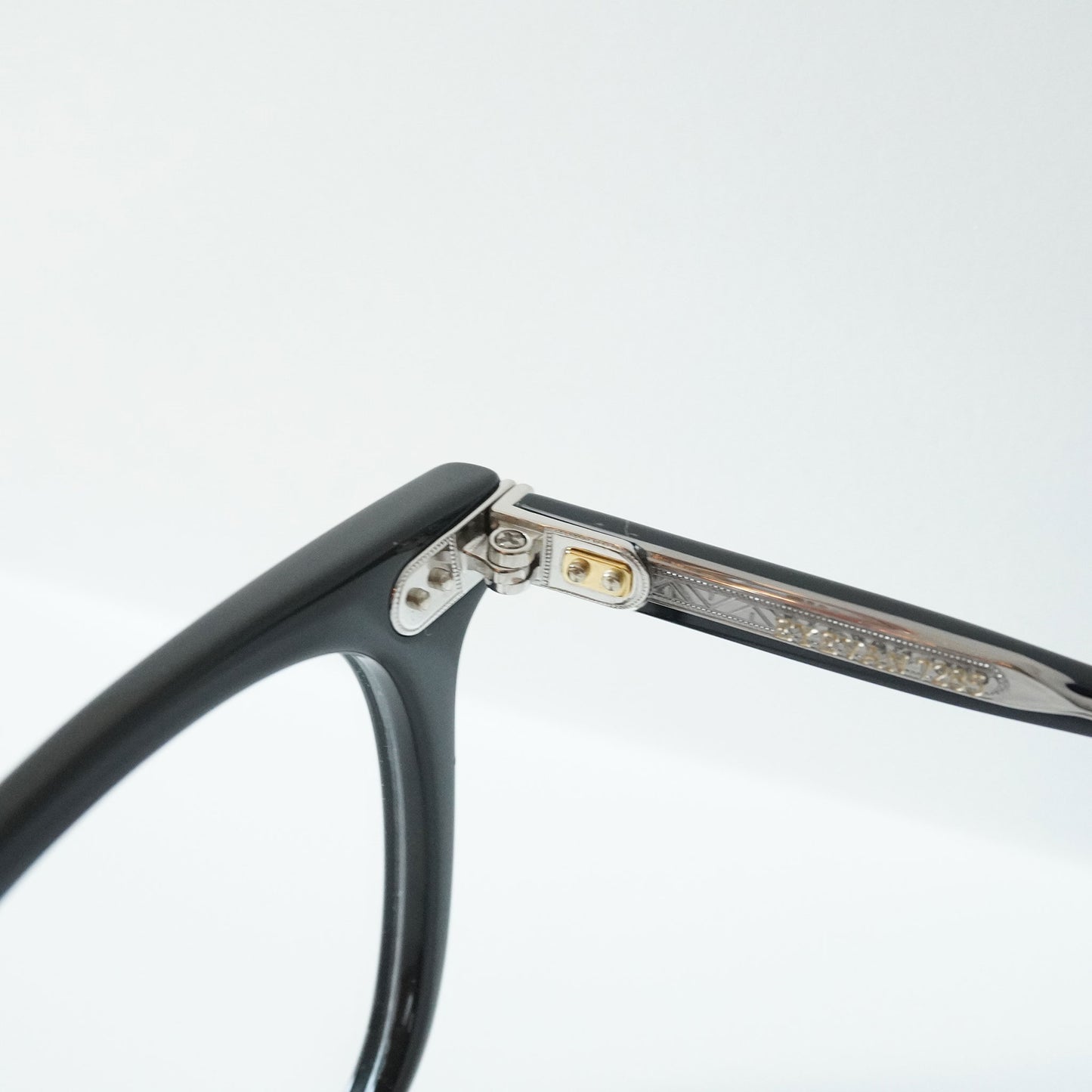 319 51 (100 - BLACK)
