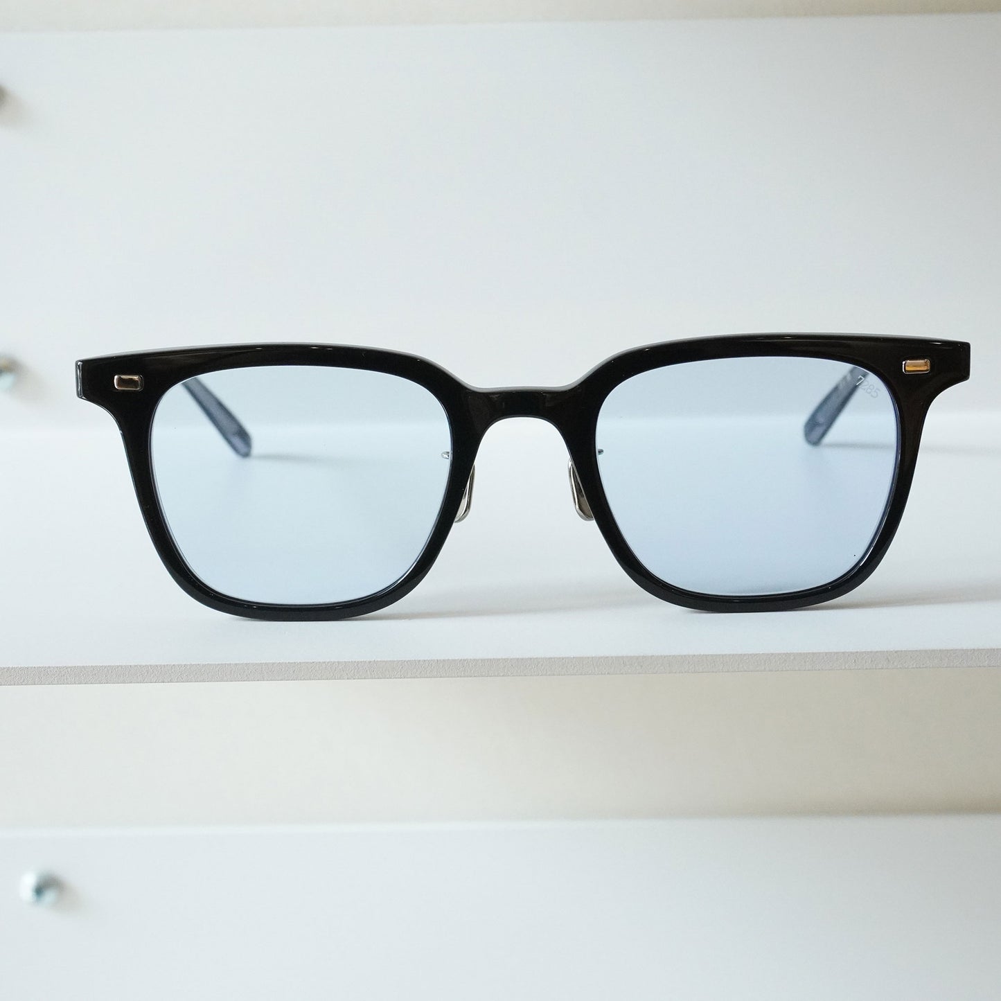 319 51 (100 - BLACK)