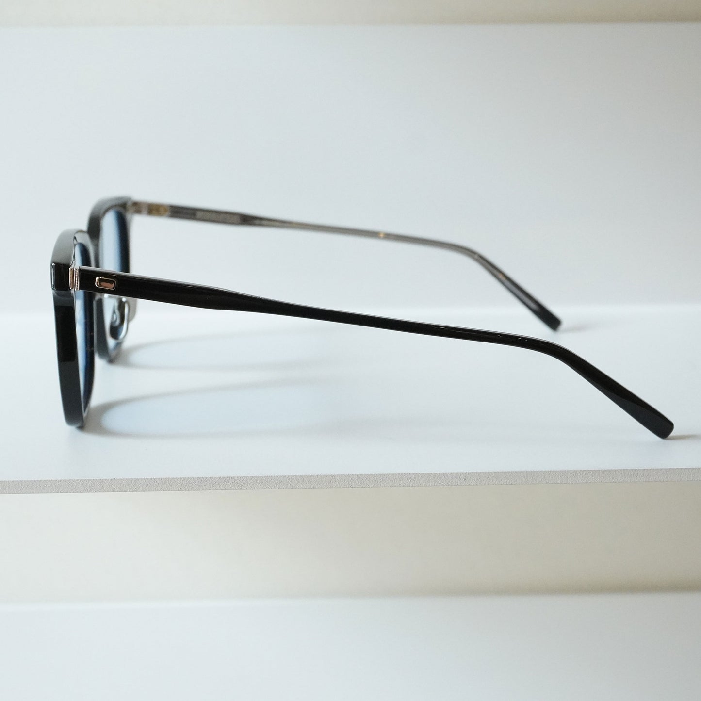 319 51 (100 - BLACK)