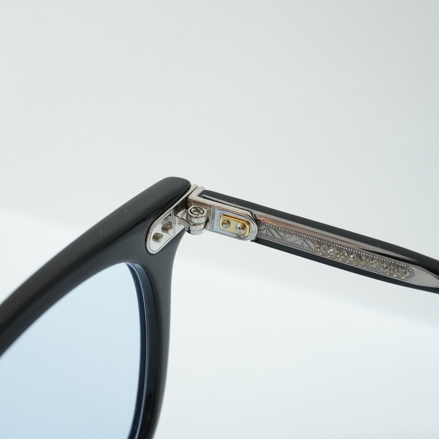319 51 (100 - BLACK)