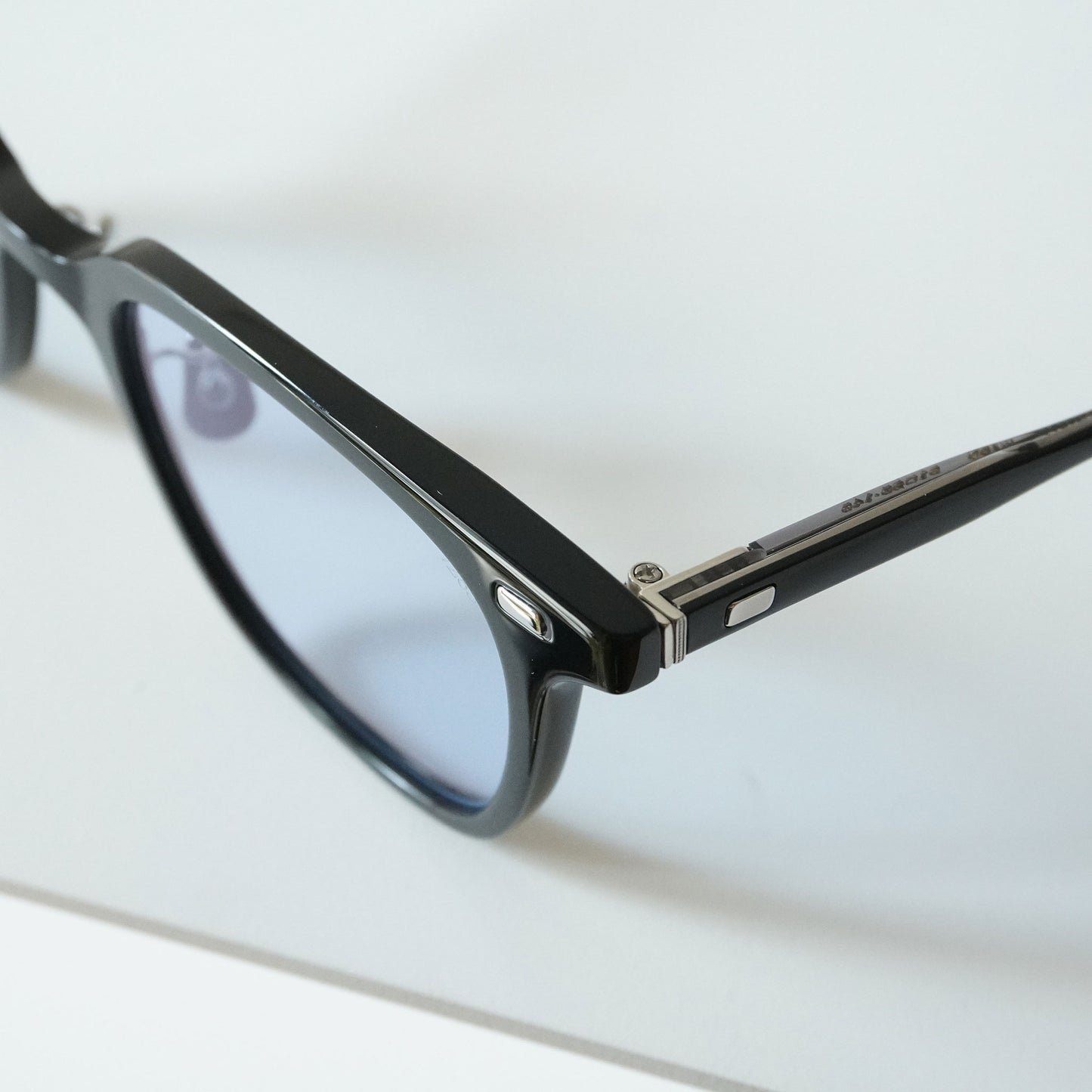 319 51 (100 - BLACK)