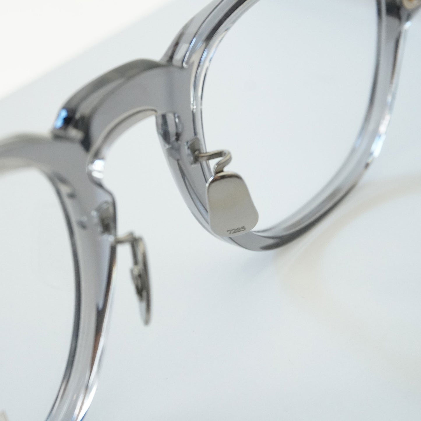 373 (124 - LIGHT CLEAR GREY)