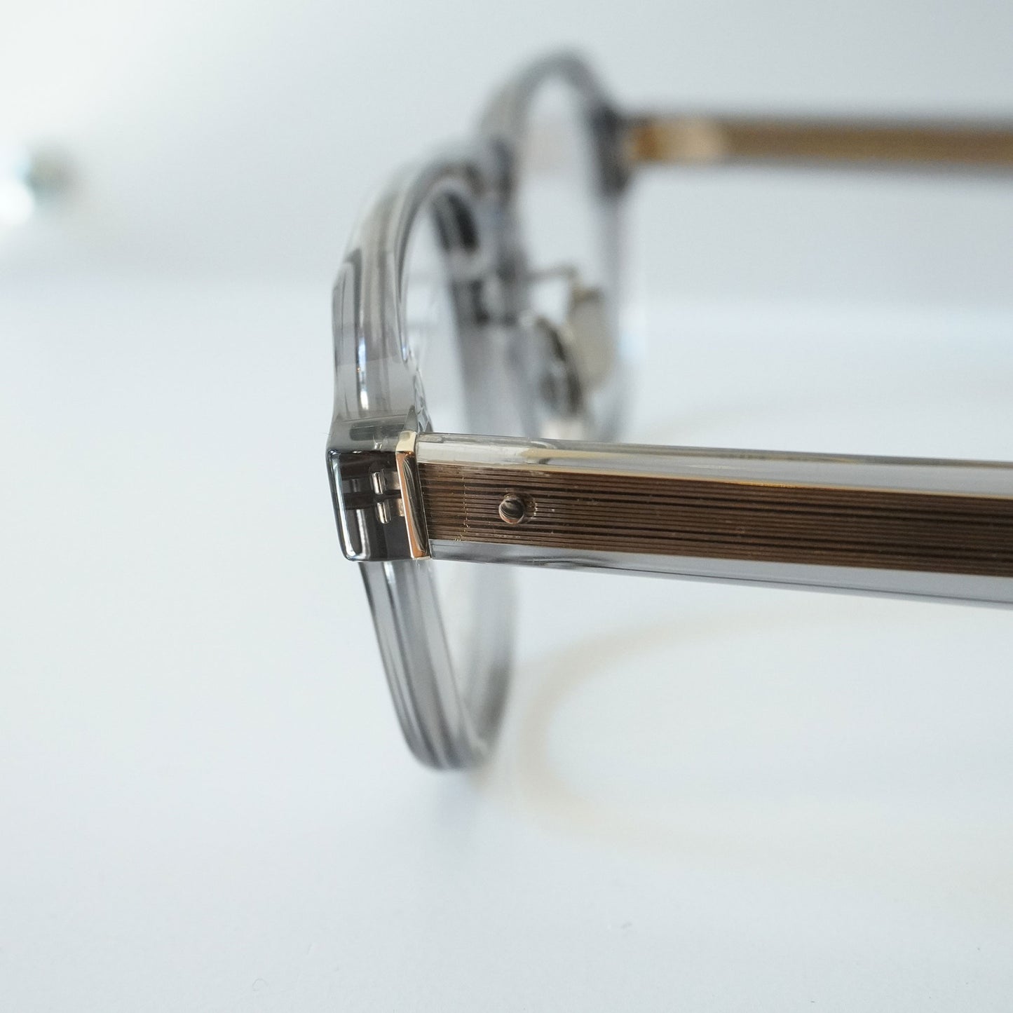 373 (124 - LIGHT CLEAR GREY)