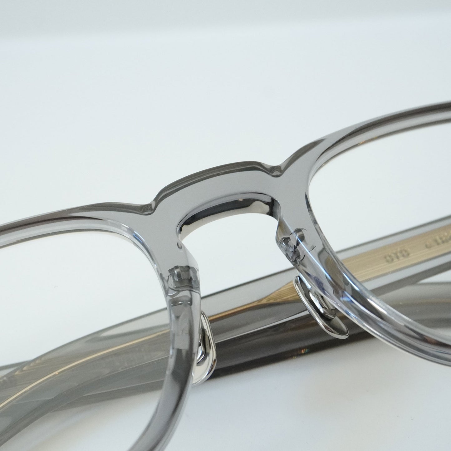 373 (124 - LIGHT CLEAR GREY)