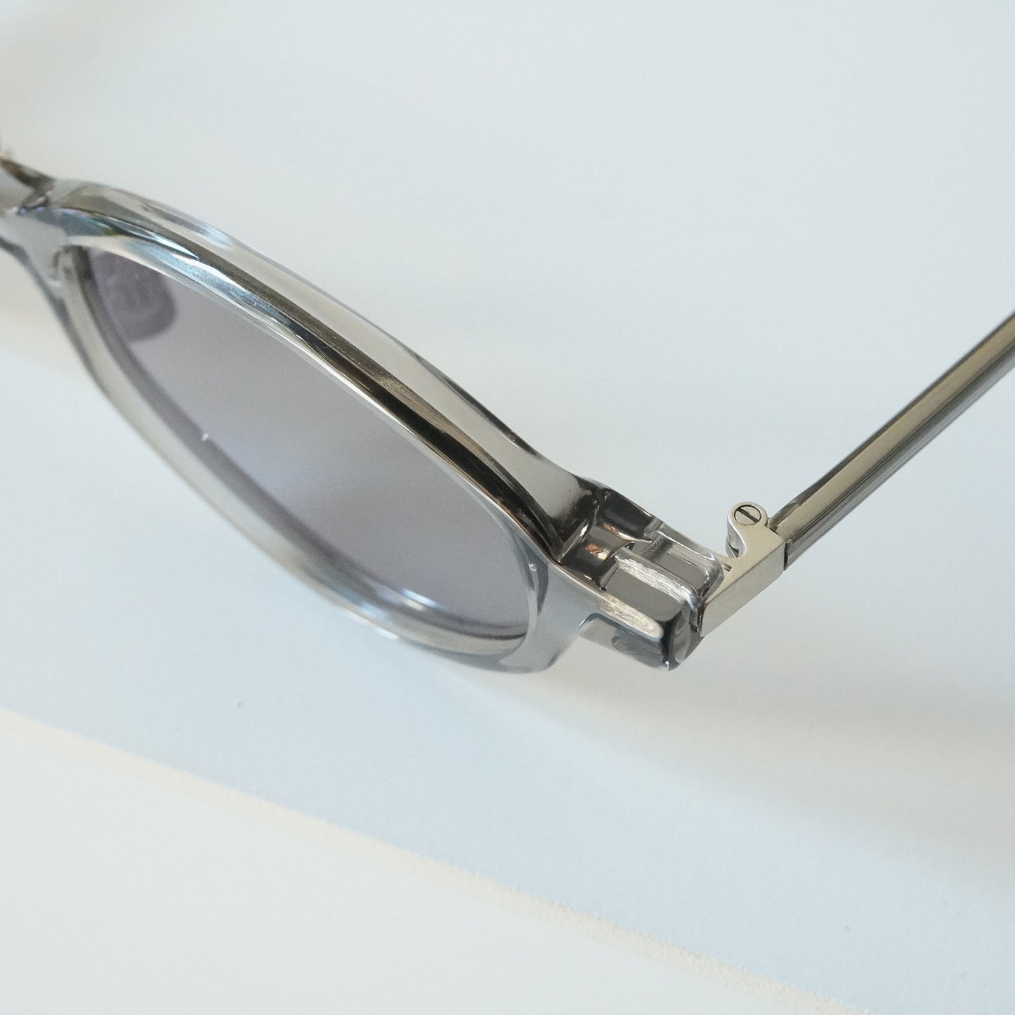 799 (124 - LIGHT CLEAR GREY)