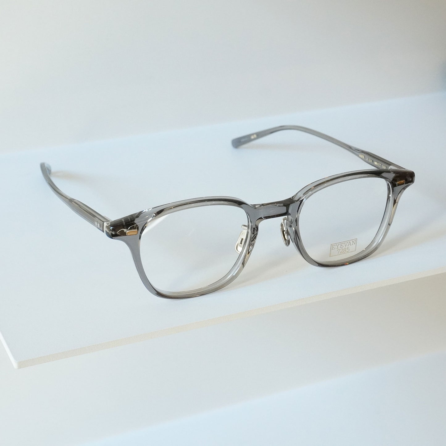 320R (124 - LIGHT CLEAR GREY)