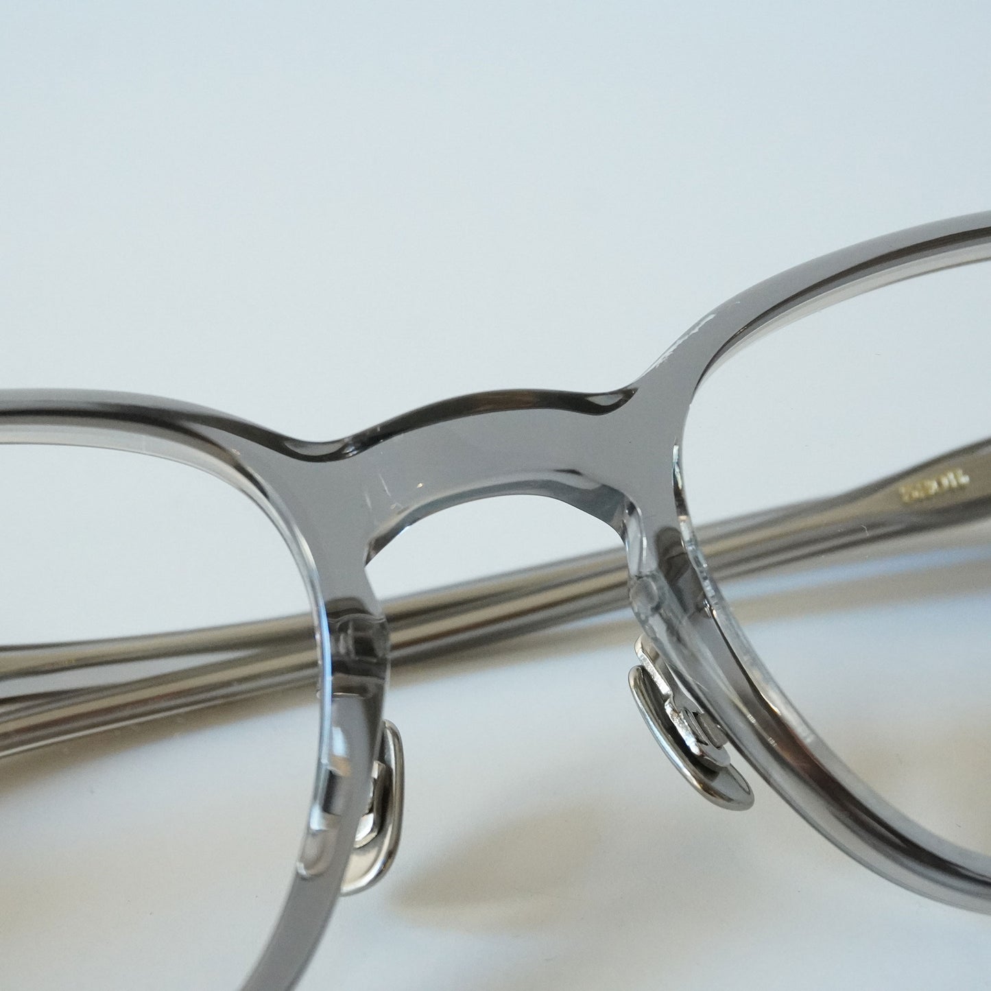 320R (124 - LIGHT CLEAR GREY)