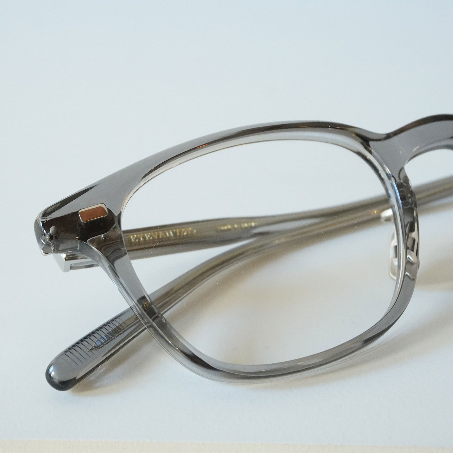 320R (124 - LIGHT CLEAR GREY)