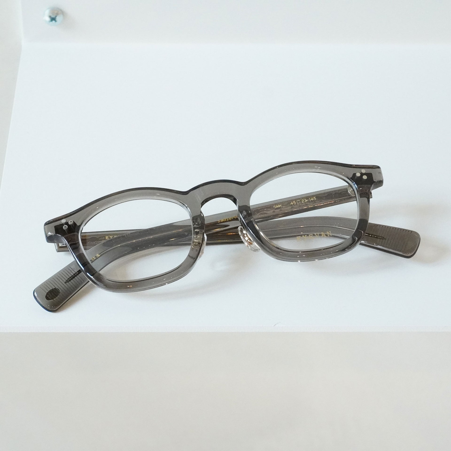 eyevan_sadler_cp_45_smk_1.jpg?  