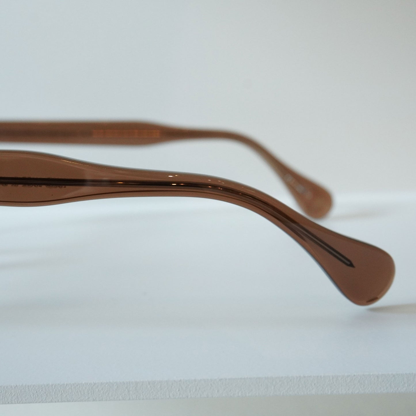 AR 46□22 (BROWN CRYSTAL BROW)