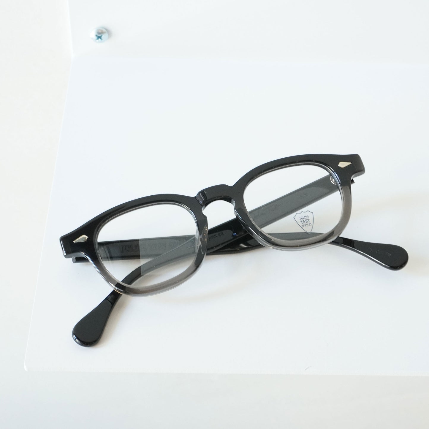 AR 46□22 (Dark Black Fade)