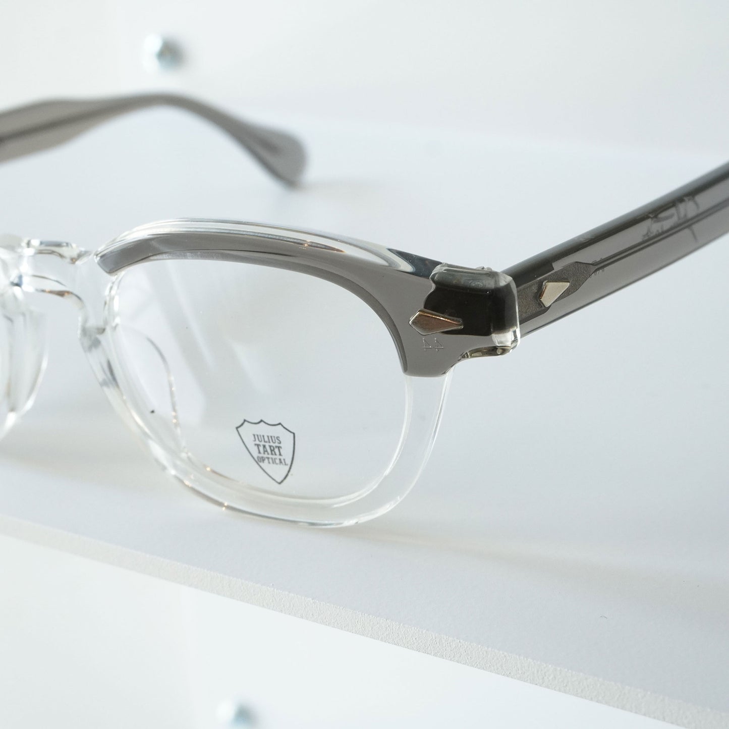 AR 44□22 (Gray Crystal Brow)