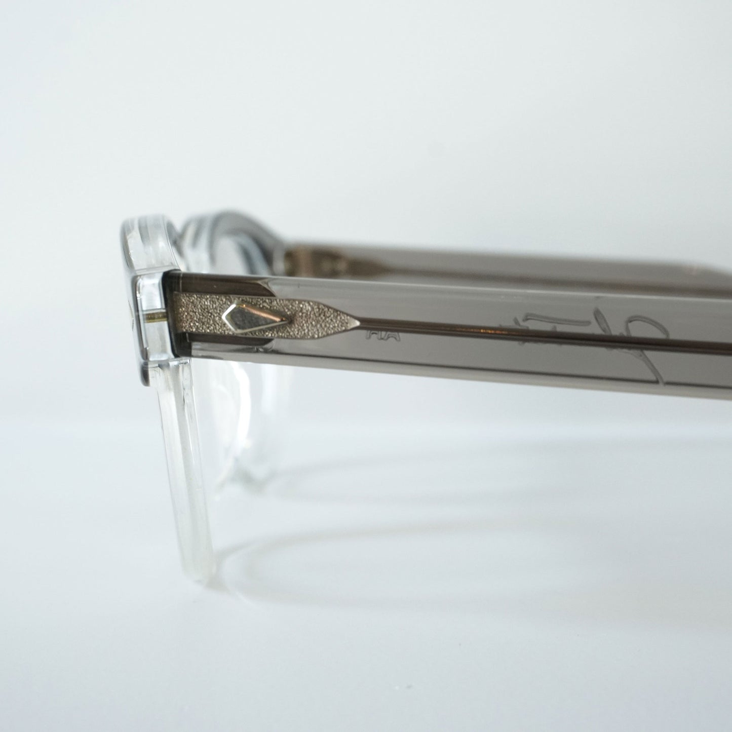 AR 44□22 (Gray Crystal Brow)
