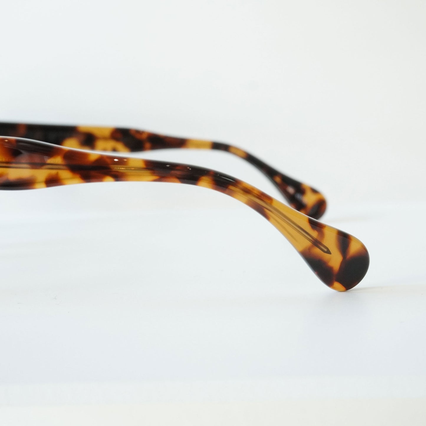 AR 46□22 (TORTOISE)