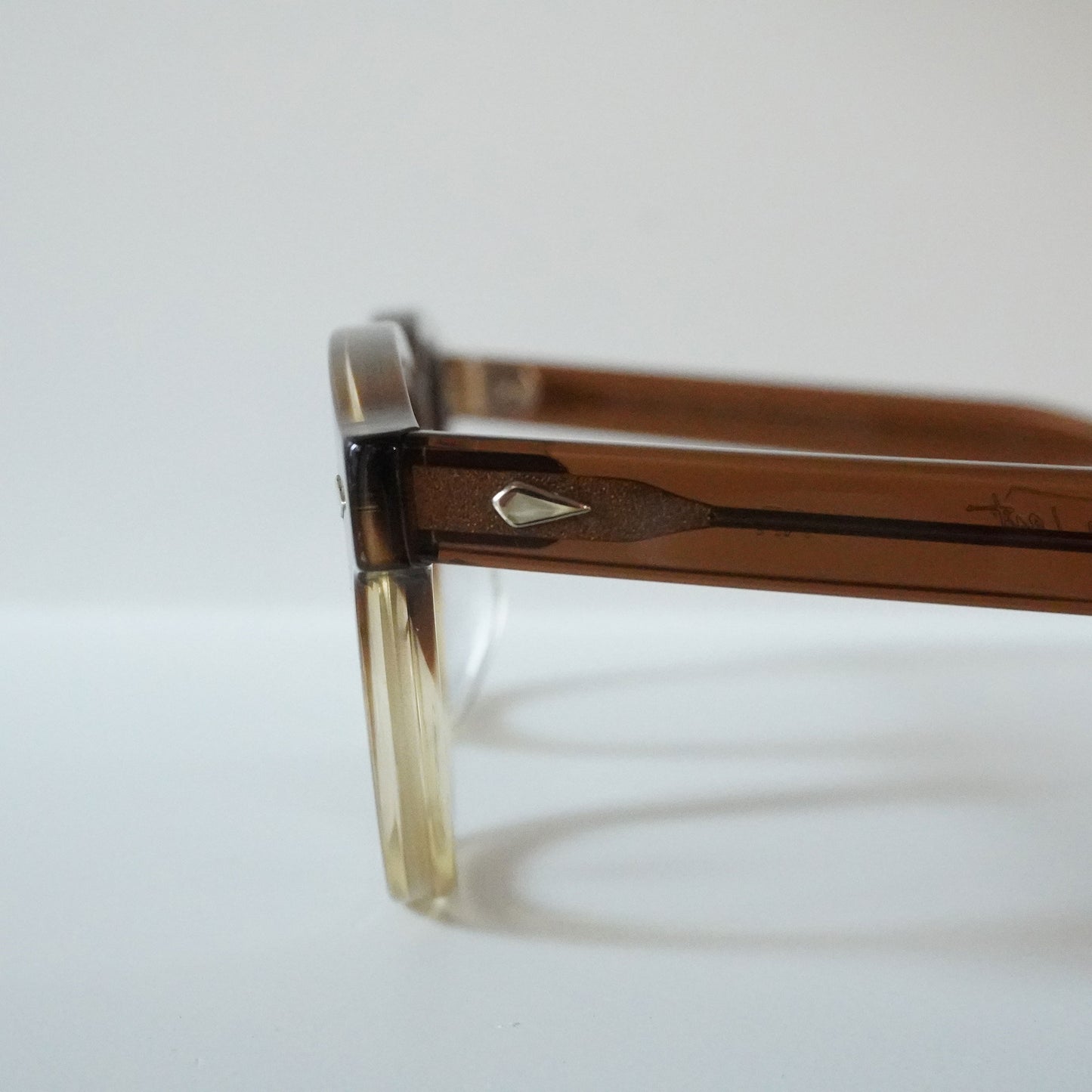 AR 46□22 (BROWN GRADIENT)