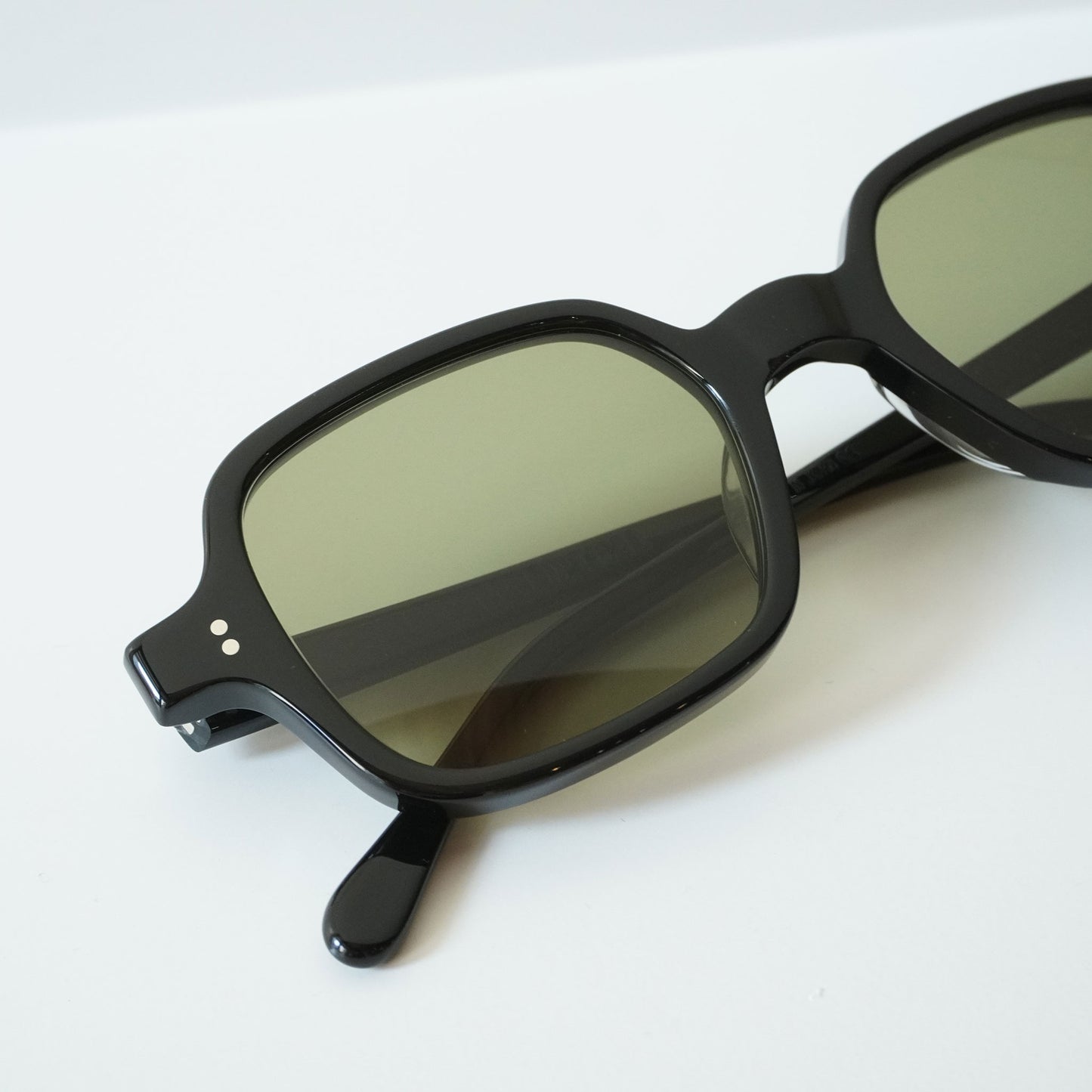 T-SQUARE (BLACK)