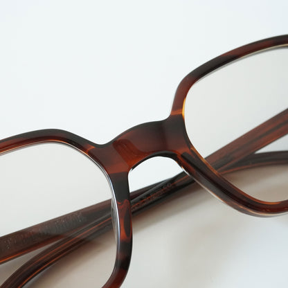 T-SQUARE (DEMI AMBER)