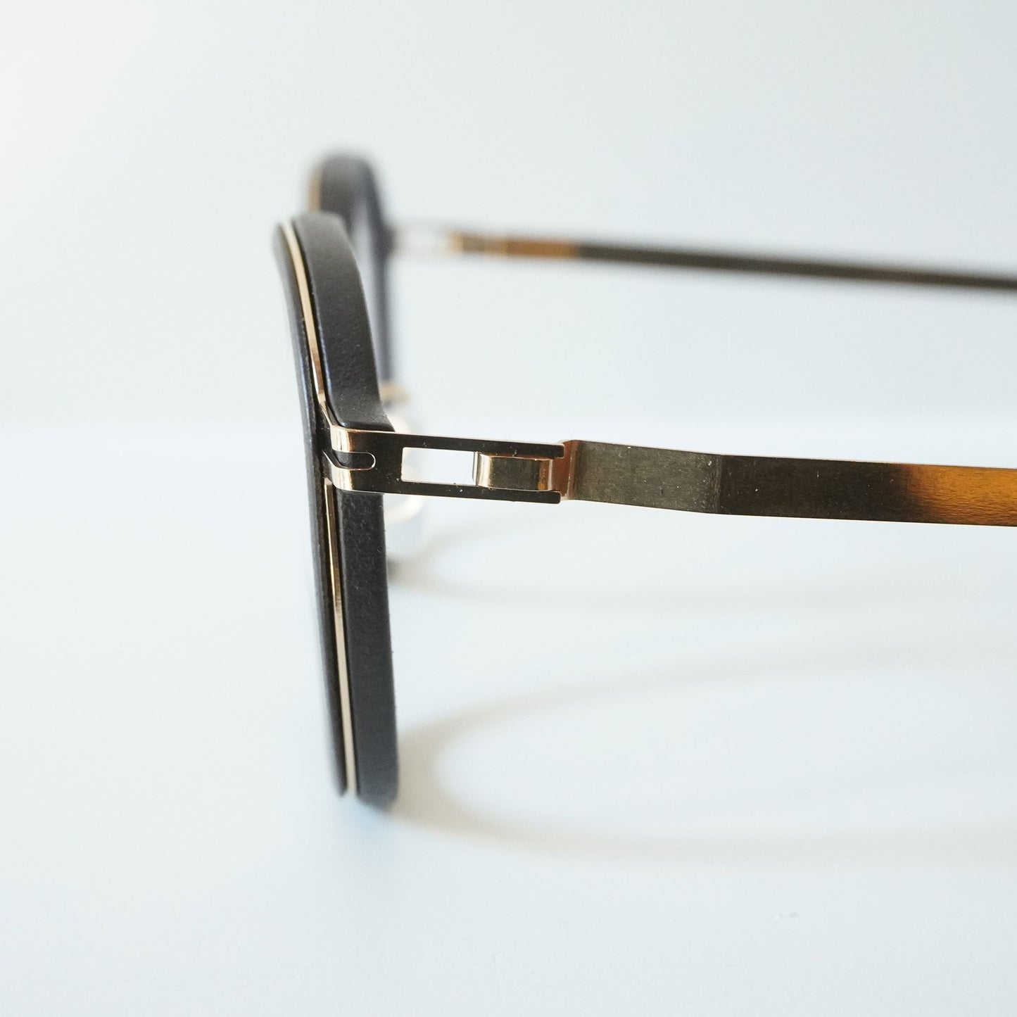 BIRCH (EBONY BROWN/CHAMPAGNE GOLD)