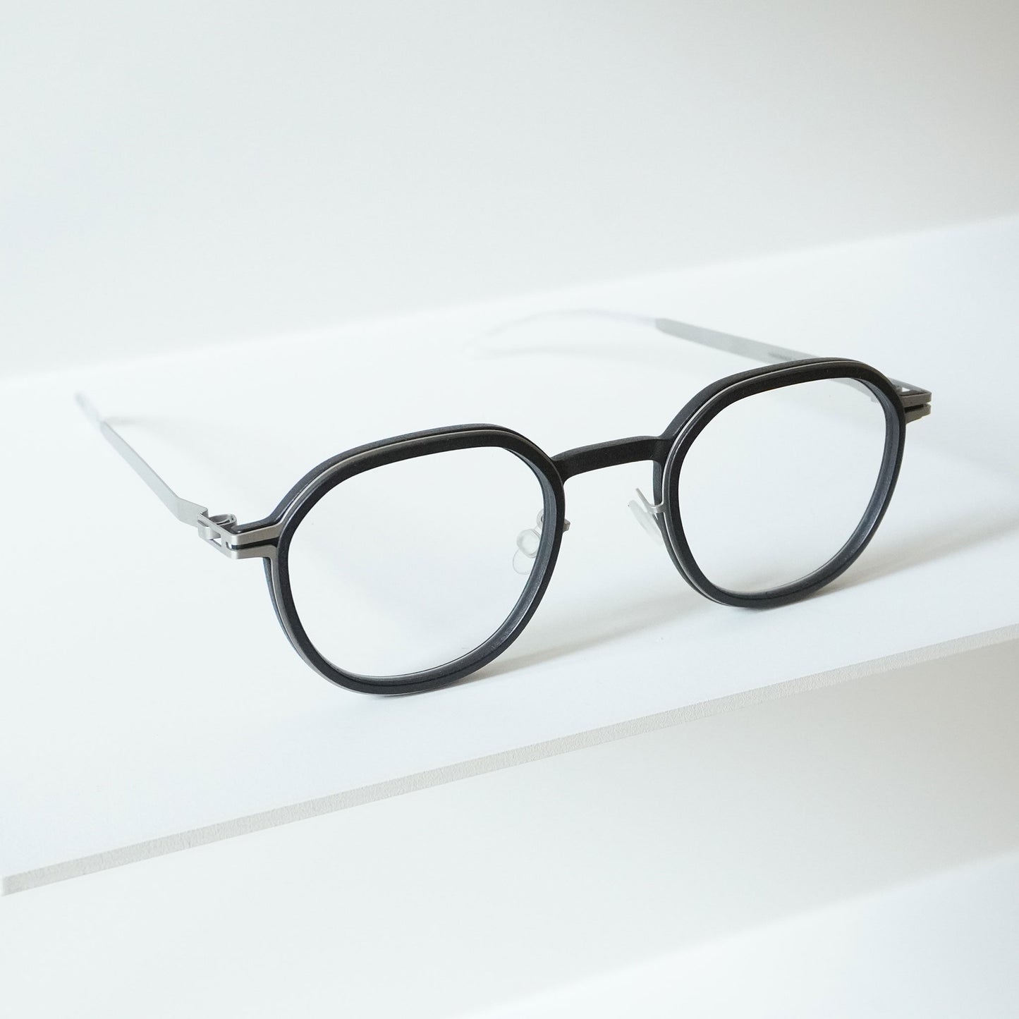 BIRCH (PITCH BLACK/MATTE SILVER)