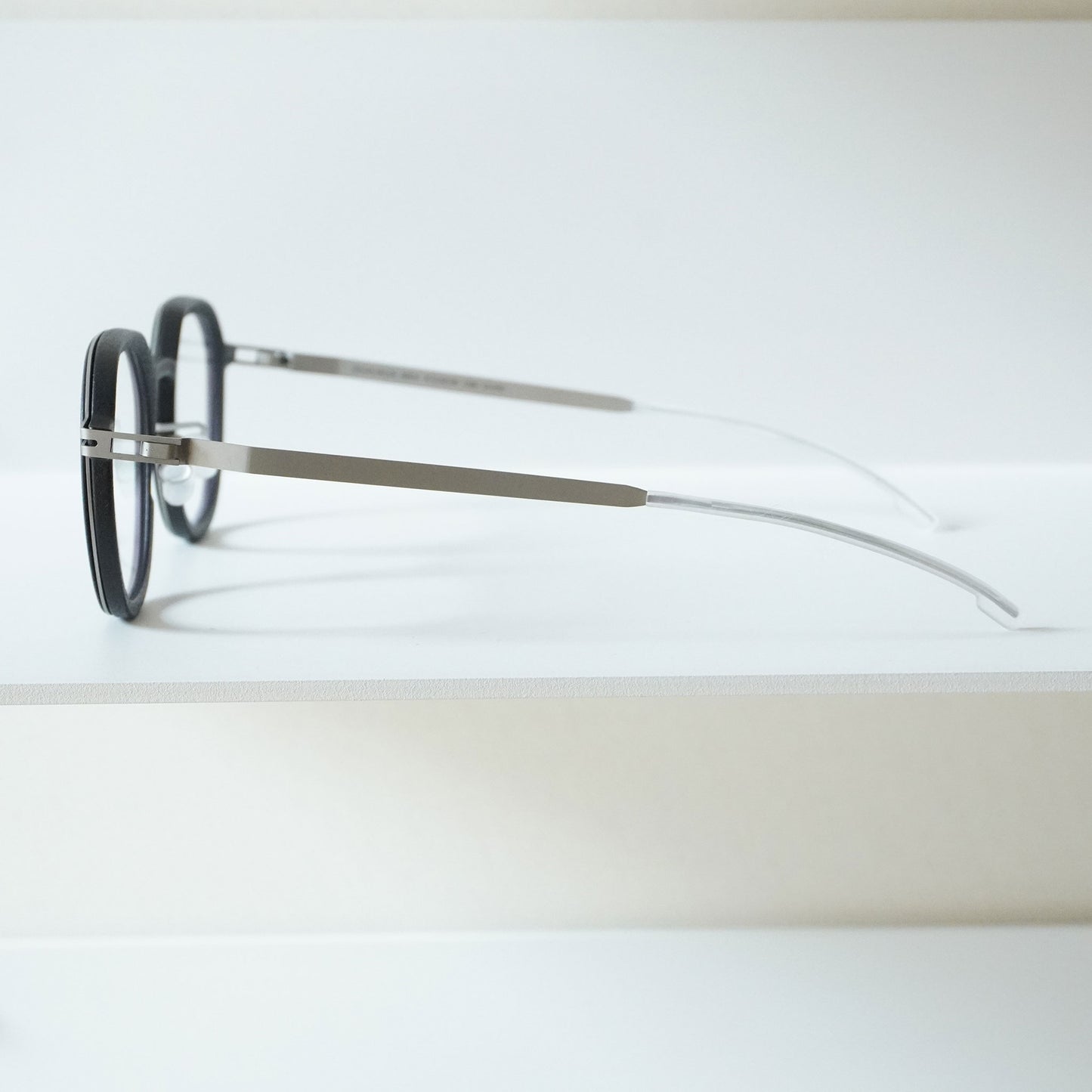 BIRCH (PITCH BLACK/MATTE SILVER)