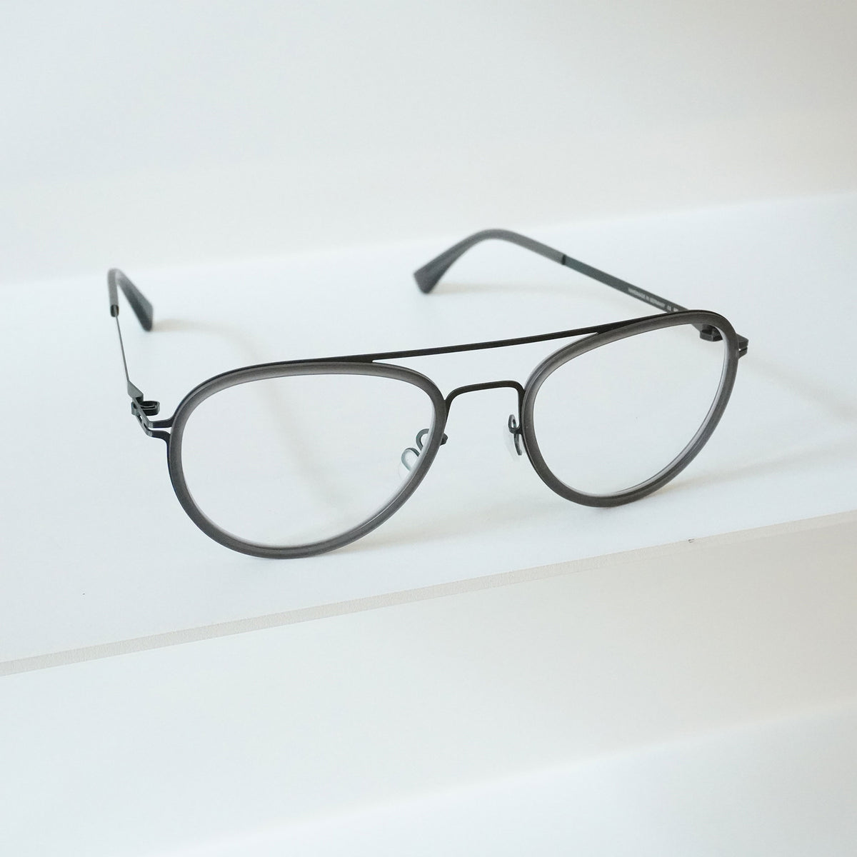 HELLY (BLACK / CHILLED R CLEAR ASH)