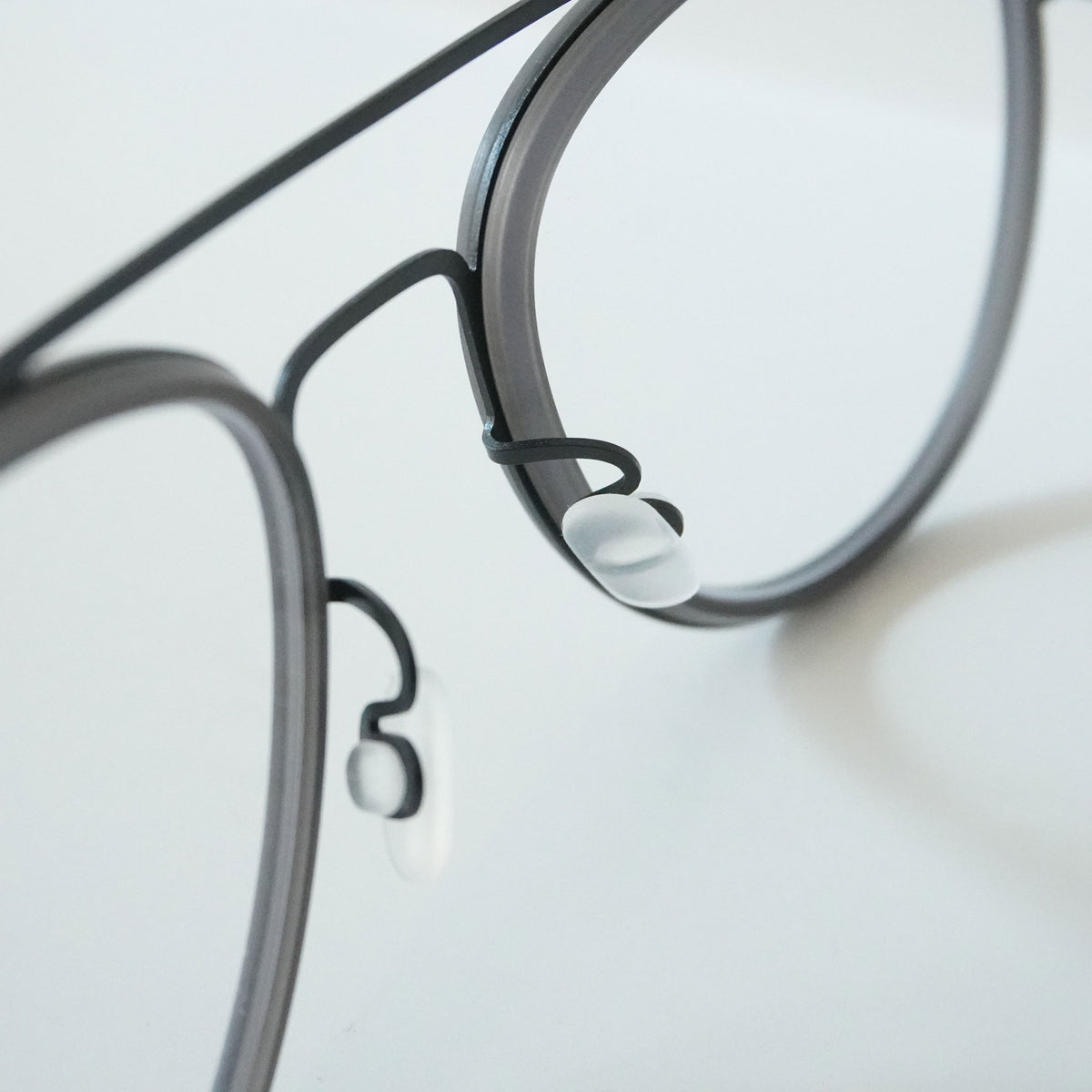 HELLY (BLACK / CHILLED R CLEAR ASH)