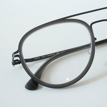 HELLY (BLACK / CHILLED R CLEAR ASH)