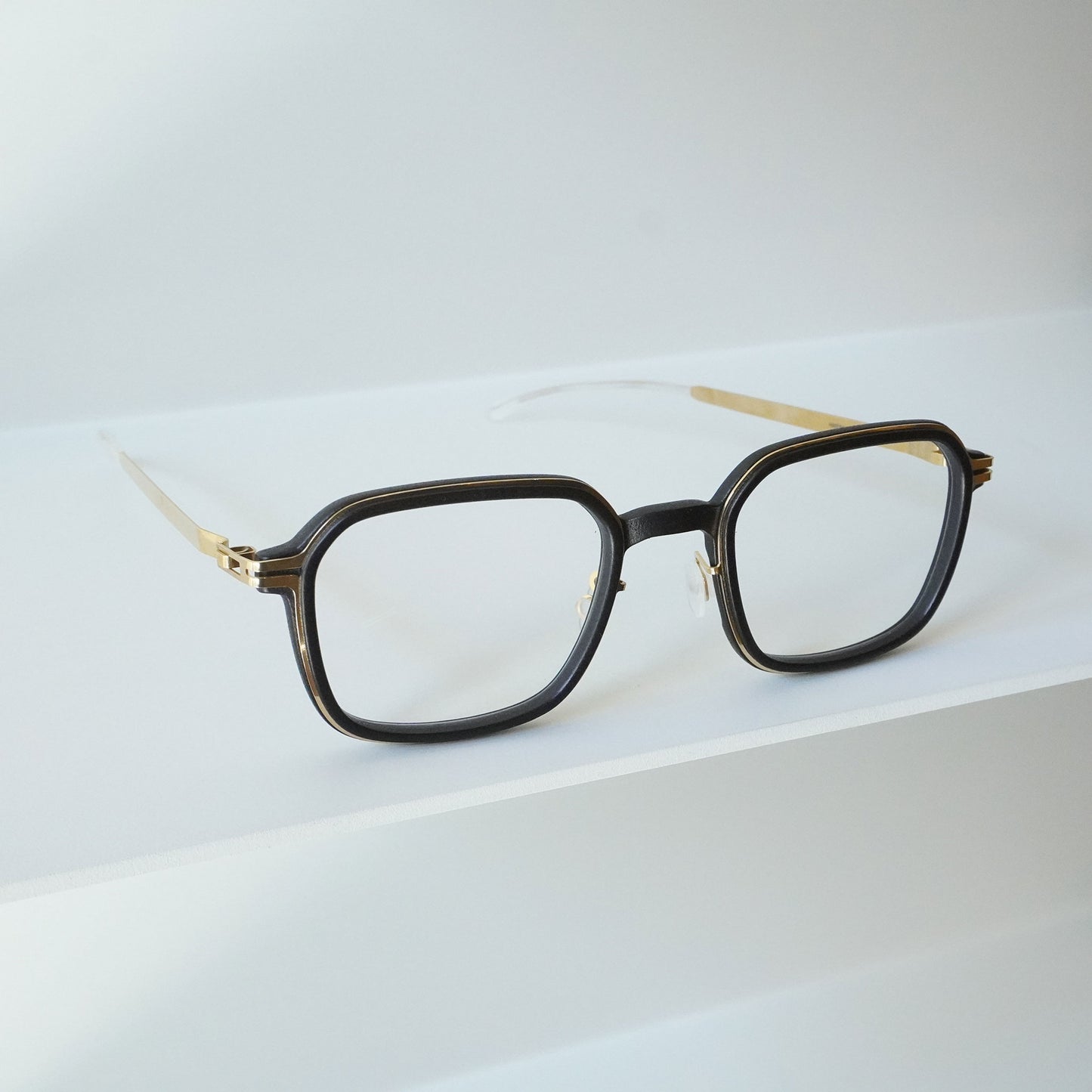 ROWAN (PITCH BLACK/GLOSSY GOLD)