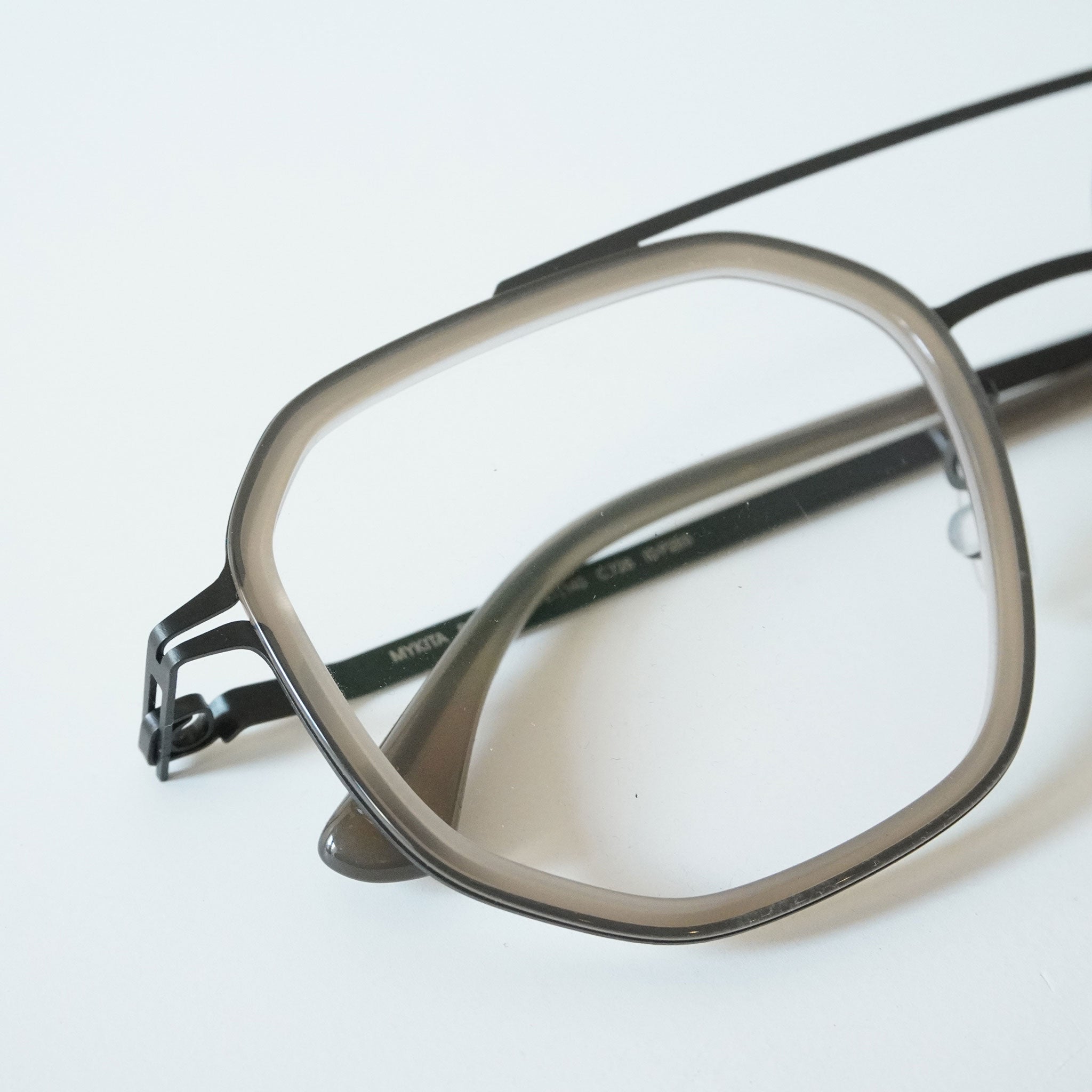 サングラス　メガネ　MYKITA MYKITA マイキータ / SATU / BLACK/TAUPE / メガネ – KRANC OPTICAL