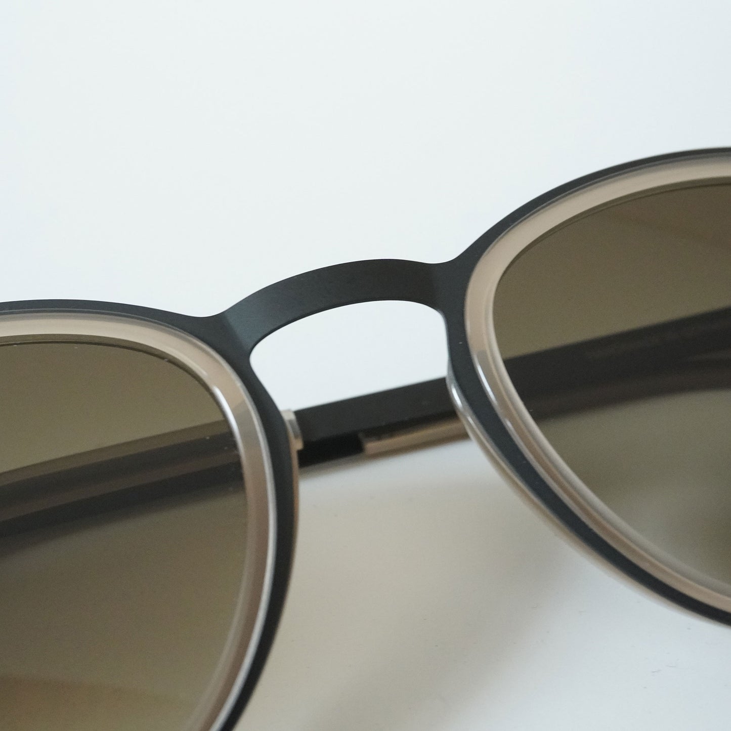 SIWA (BLACK/TAUPE RAWBROWN GRADIENT)