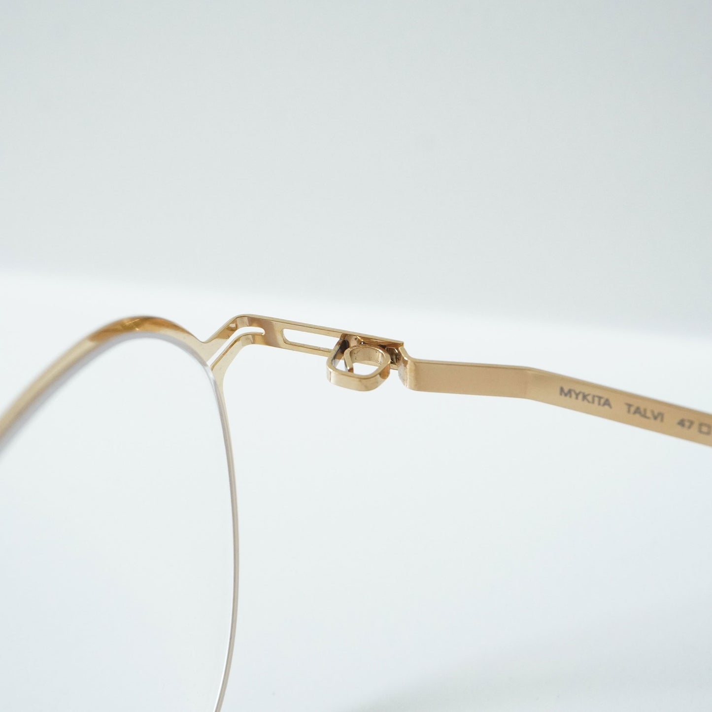 TALVI (GLOSSY GOLD)