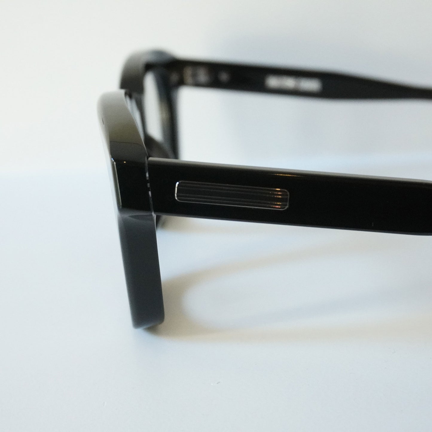 FLANERY (BLACK CRYSTAL)