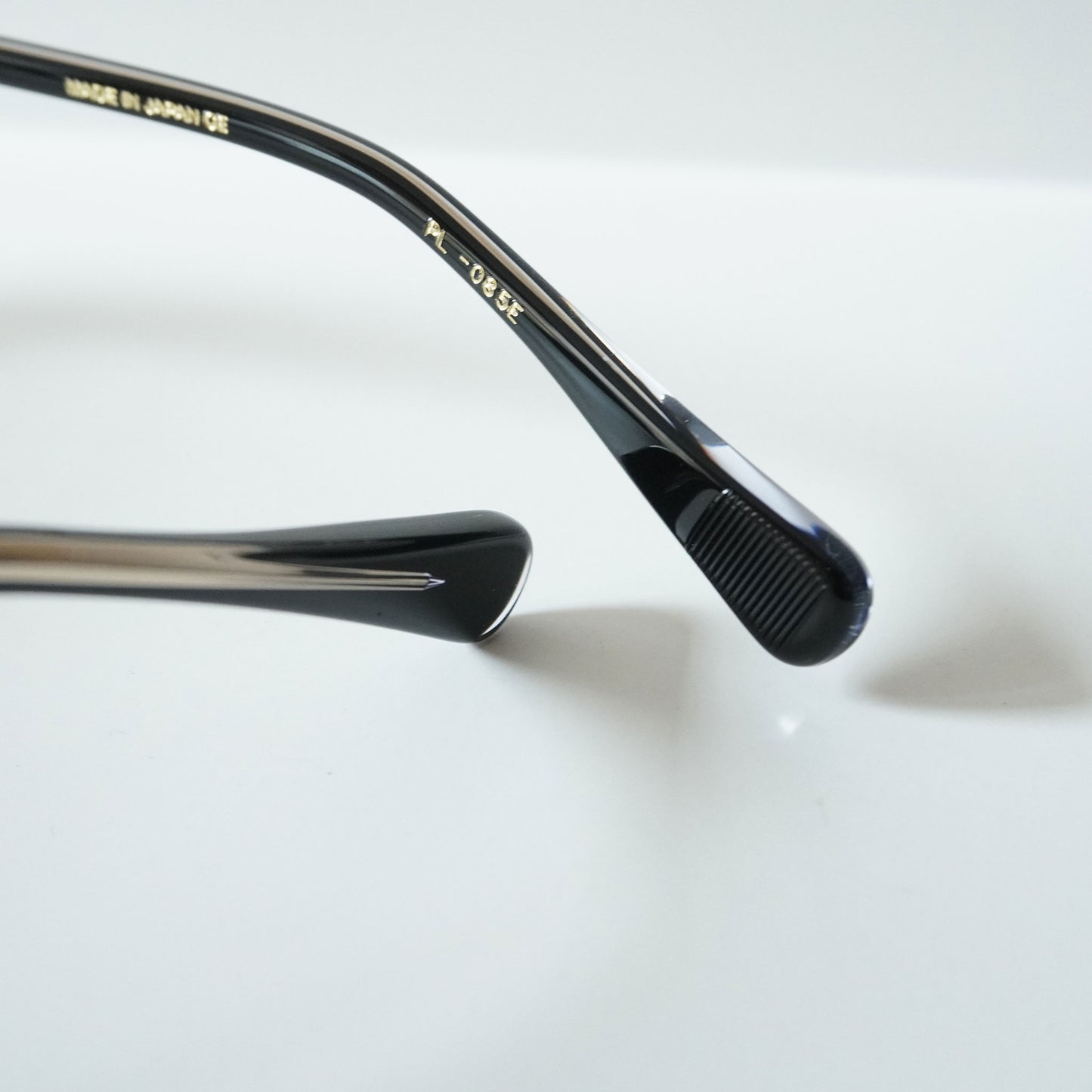 USONIA (BLACK)