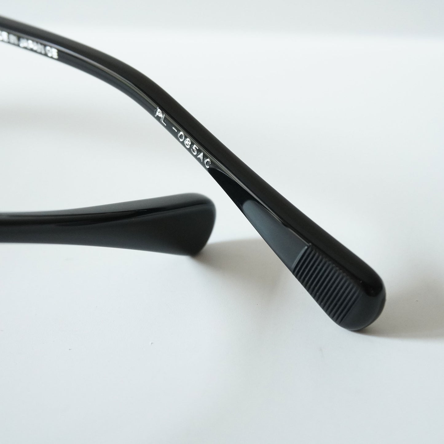 USONIA (BLACK CRYSTAL)
