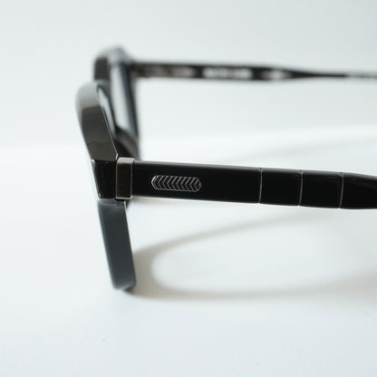 USONIA (BLACK CRYSTAL)