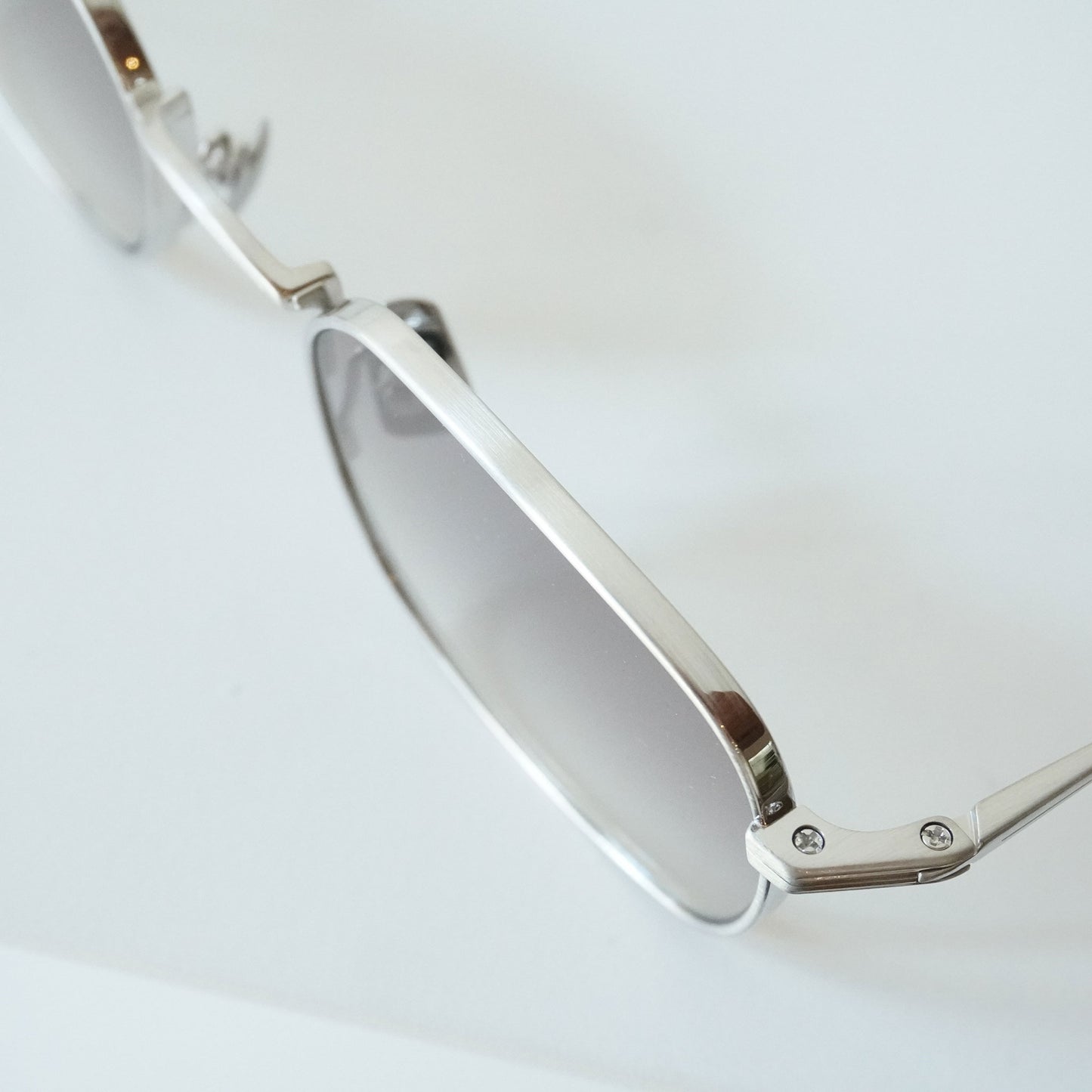 AFTER THE RAIN (BRUSHED SILVER)
