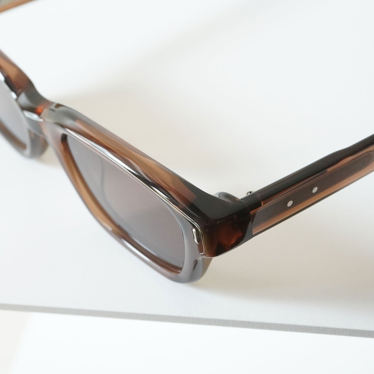 ECLAIREUR (DARK AMBER)