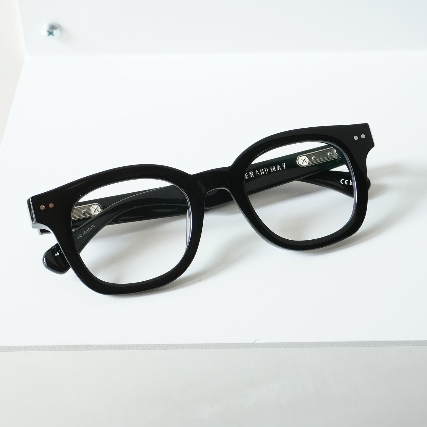 LILY OF THE VALLEY (BLACK)
