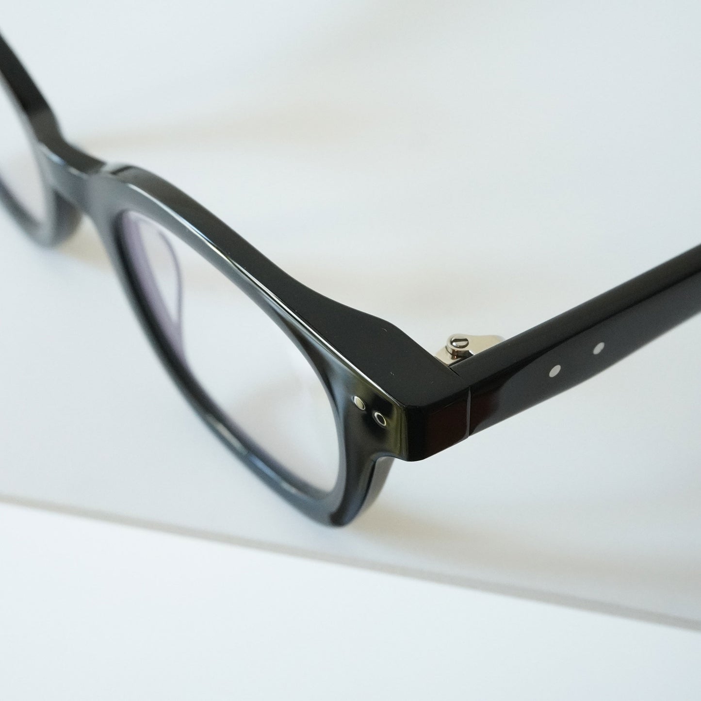 LILY OF THE VALLEY (BLACK)
