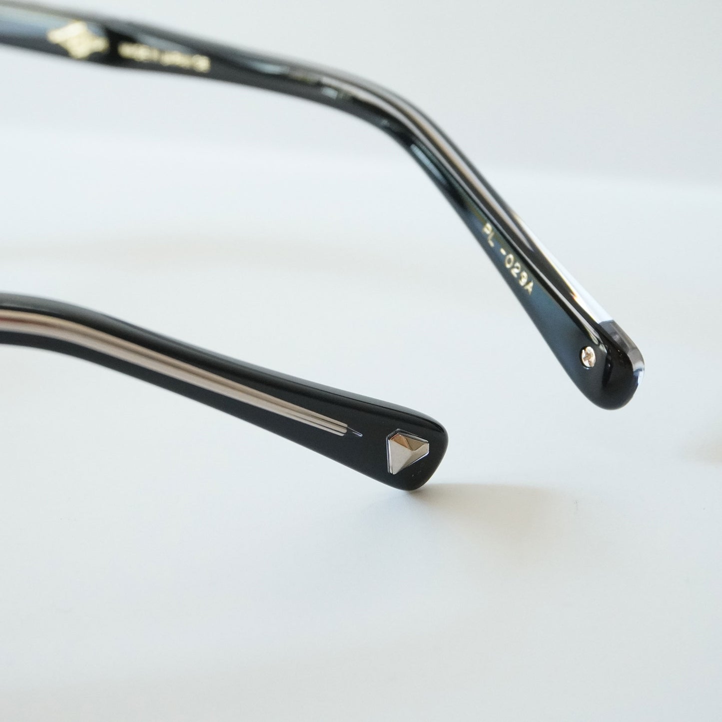 SYMPOSIUM (BLACK)