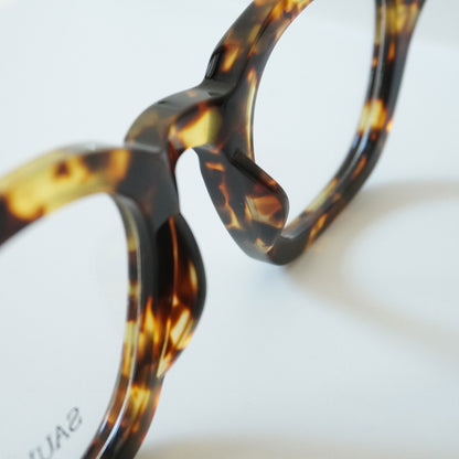 SYMPOSIUM (BROWN TORTOISE)