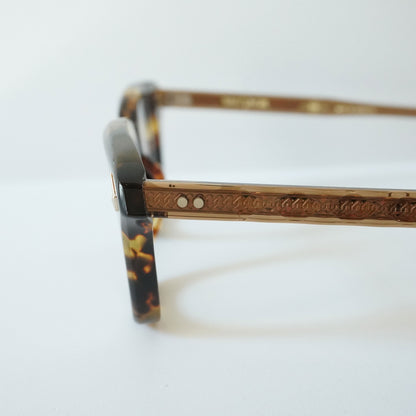 SYMPOSIUM (BROWN TORTOISE)