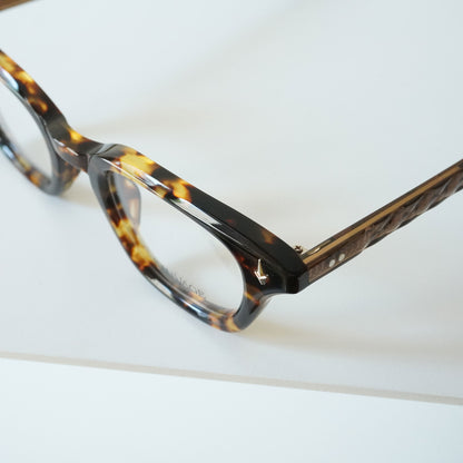 SYMPOSIUM (BROWN TORTOISE)