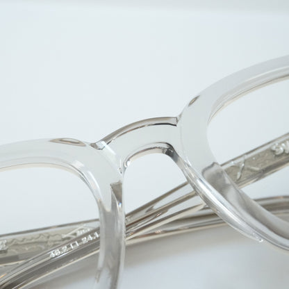 SYMPOSIUM (LIGHT GREY CRYSTAL)