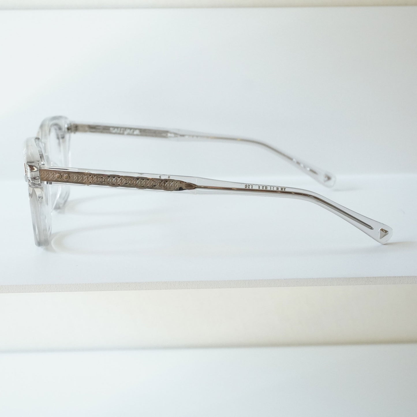 SYMPOSIUM (LIGHT GREY CRYSTAL)