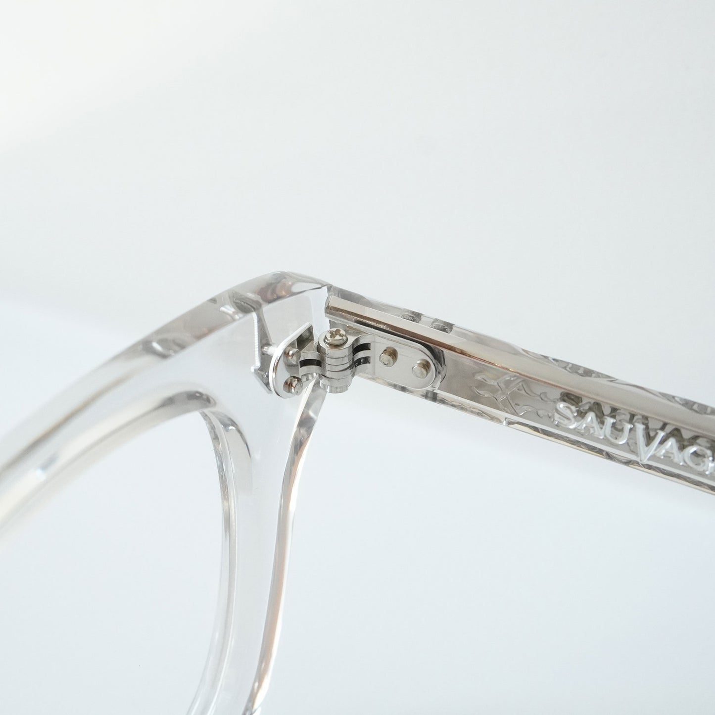 SYMPOSIUM (LIGHT GREY CRYSTAL)