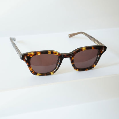 SYMPOSIUM (BROWN TORTOISE)
