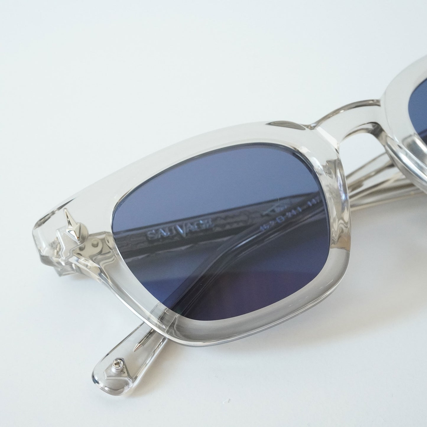 SYMPOSIUM (LIGHT GREY CRYSTAL)
