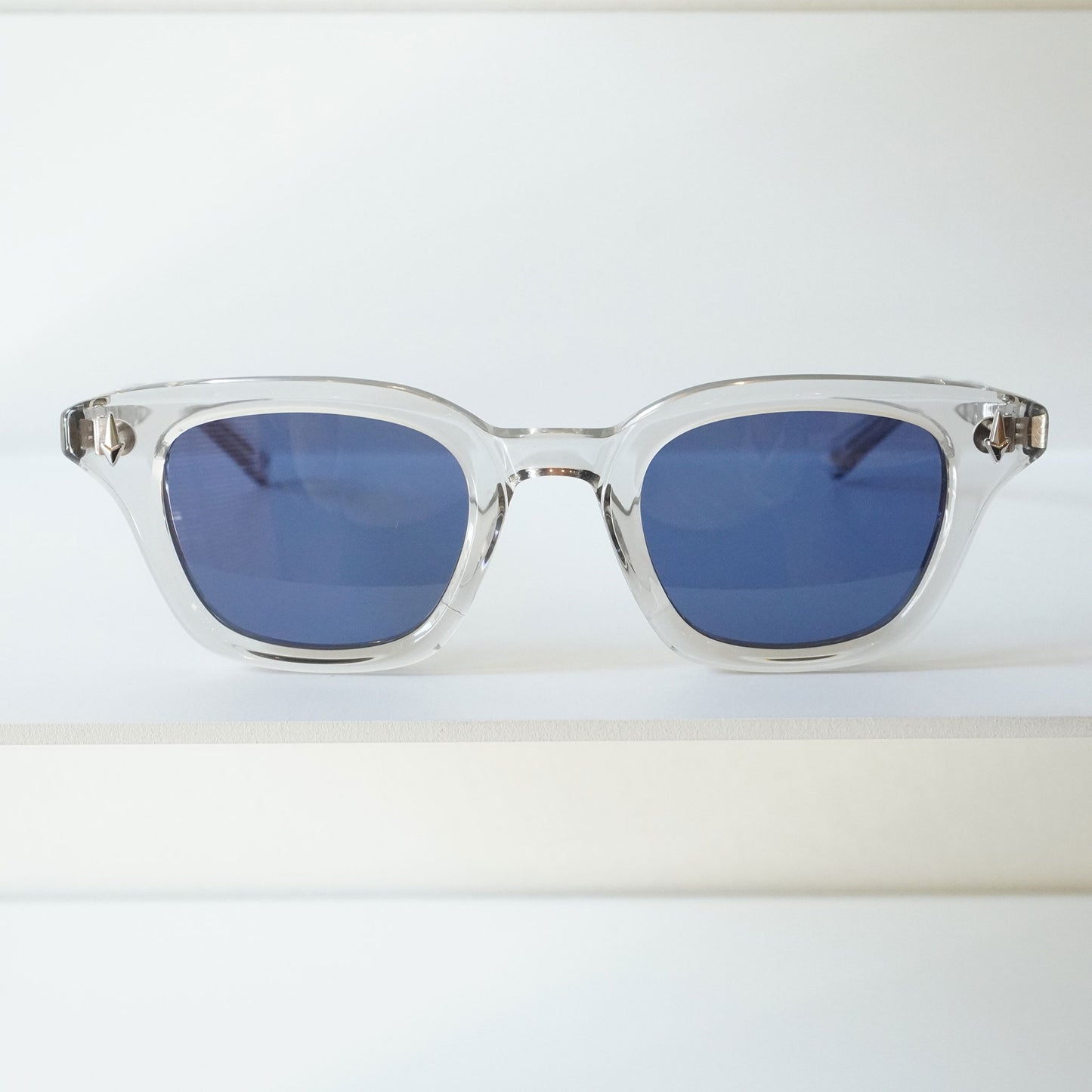 SYMPOSIUM (LIGHT GREY CRYSTAL)
